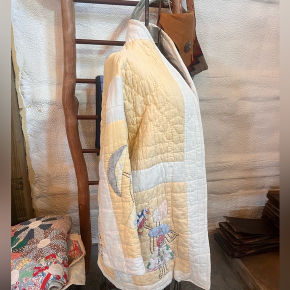 Handmade coat made from a vintage quilt. Quilt coat size medium. - Picture 5 of 10